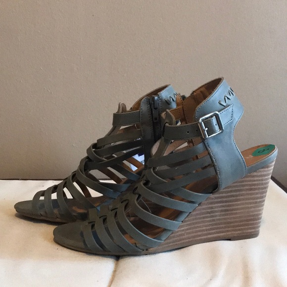 Cute Spring Wedges - Picture 3 of 3